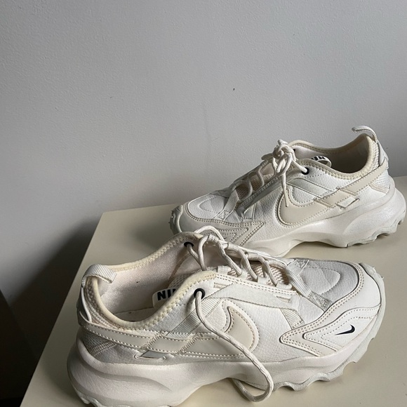 Nike TC 7900 Sneakers - Picture 8 of 10